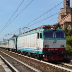 Treni bloccati sulla linea Roma/Napoli, tranciati i cavi d’alta tensione: disagi per i pendolari