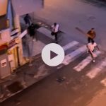 MONDRAGONE – Furiosa lite in pieno centro: volano colpi di mazza – IL VIDEO