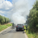 MONDRAGONE/FALCIANO – Auto in fiamme sulla Provinciale, vigili del fuoco sul posto: strada chiusa al traffico  – FOTO