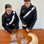 CASTEL VOLTURNO – Spaccio di droga, in manette 23enne